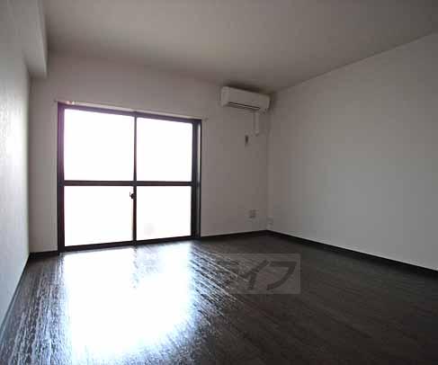 居室・リビング　シックなお部屋。