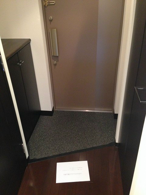 玄関　※別部屋のお写真になります