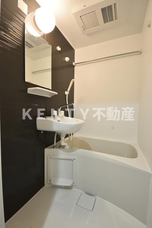 バス・シャワールーム　落ち着いた空間のお風呂です