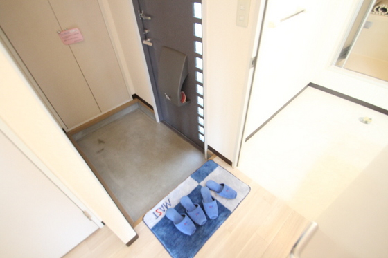 玄関　※別部屋の写真です
