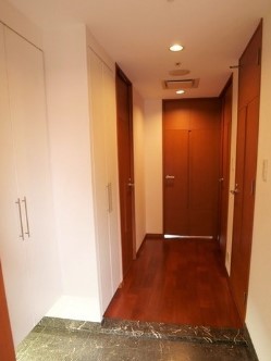 玄関　※別部屋の参考写真です。