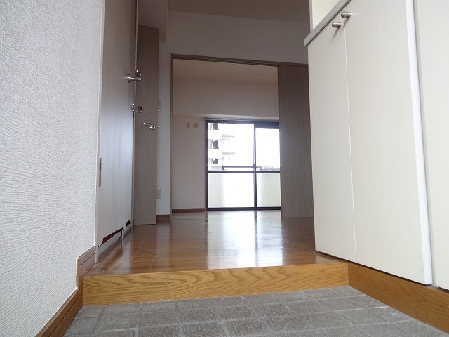 玄関　玄関も十分なスペースです
