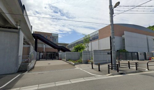 中学校　箕面市立彩都の丘中学校（中学校）まで1421m