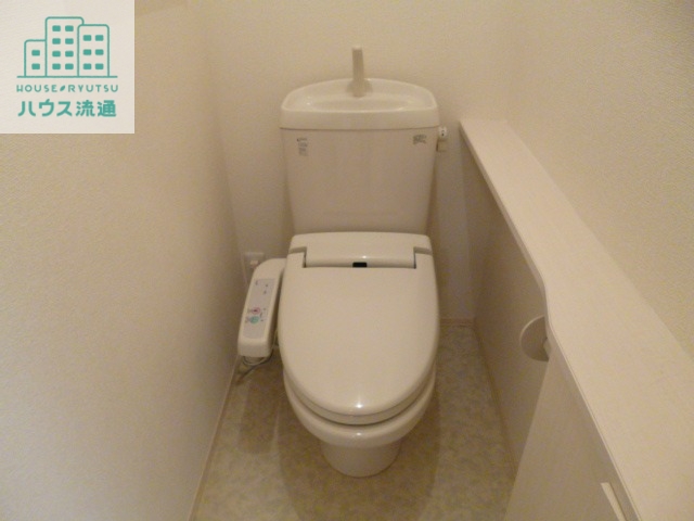 トイレ　＊写真は別号室です