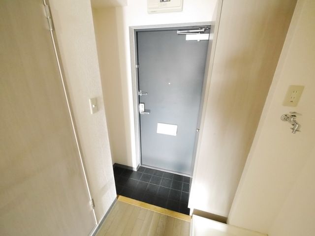 玄関　※別部屋参考写真です