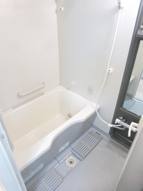 バス・シャワールーム　※別部屋の参考写真です。