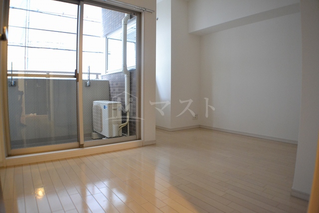 居室・リビング　同マンション参考写真