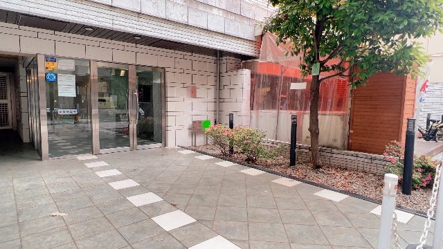 エントランス　落ち着いたエントランスです