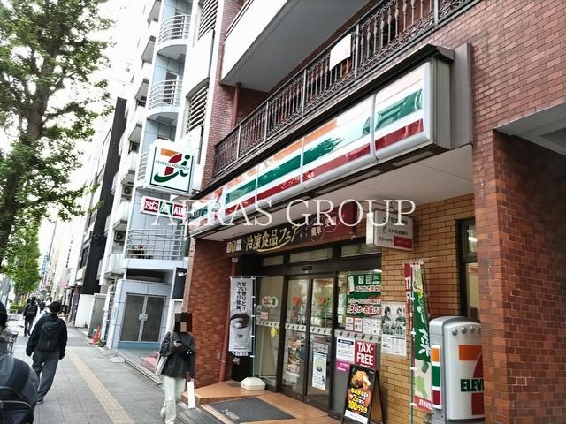 コンビニ　セブン-イレブン 台東蔵前３丁目店（コンビニ）まで55m