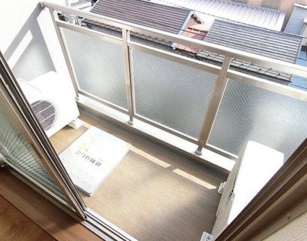バルコニー　陽当たり良好なバルコニーです