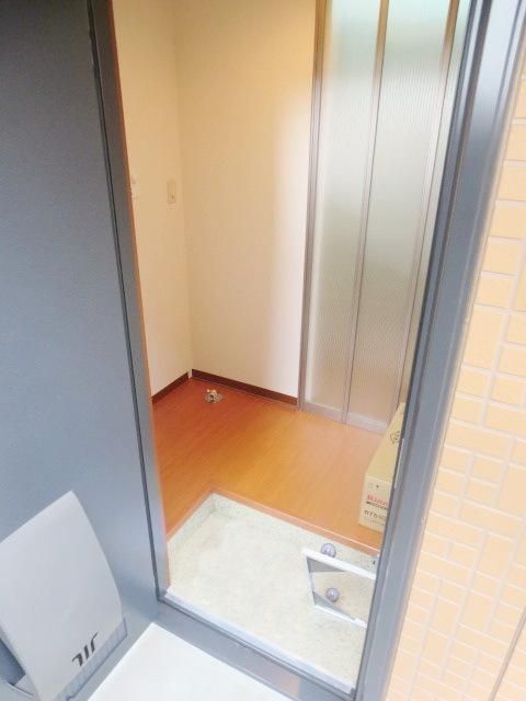玄関　★玄関を開けてもキッチンに扉が付いているので中が見難いんで…