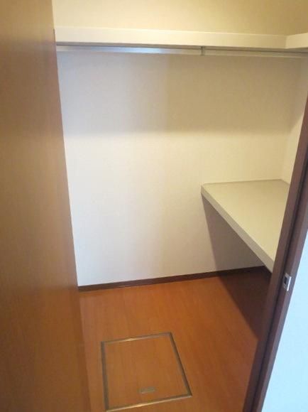 収納　★ウォークインクローゼットは勉強部屋になっちゃいそうですね★