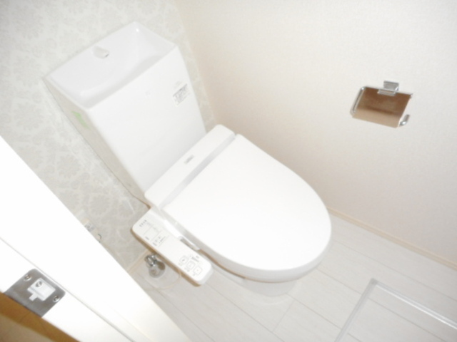 トイレ　温水洗浄暖房便座仕様です