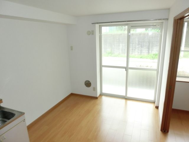 居室・リビング　南向きで明るいお部屋です