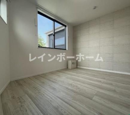 その他部屋・スペース　開放的な寝室です