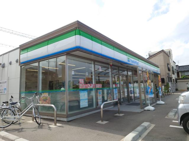 コンビニ　ファミリーマート氷見上泉店（コンビニ）まで874m