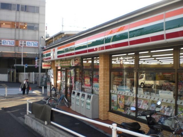コンビニ　セブンイレブン（コンビニ）まで405m