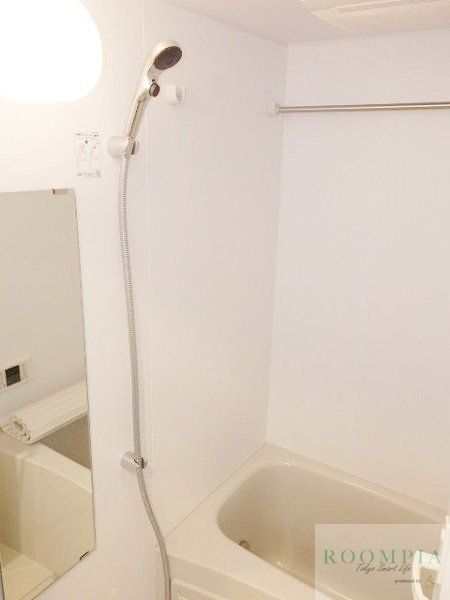 バス・シャワールーム　※同タイプの別のお部屋です。