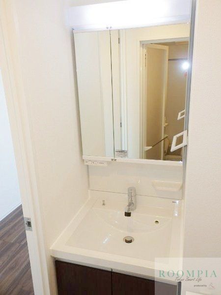 洗面設備　※同タイプの別のお部屋です。