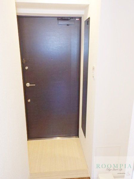 玄関　※同タイプの別のお部屋です。