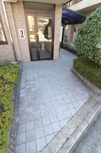 エントランス　オートロック付きで安心です
