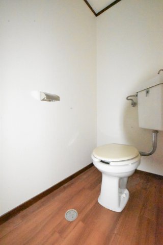 トイレ　別号室の写真です。ご参考までに