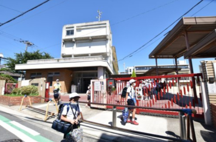 小学校　堺市立浜寺小学校（小学校）まで266m