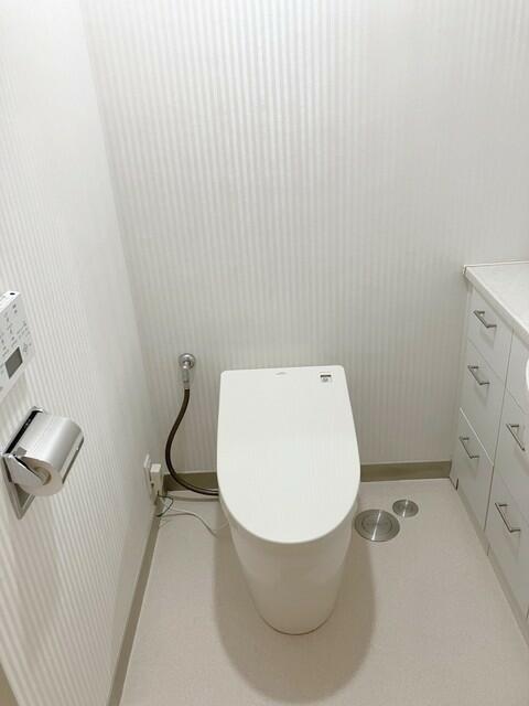トイレ　温水洗浄暖房便座