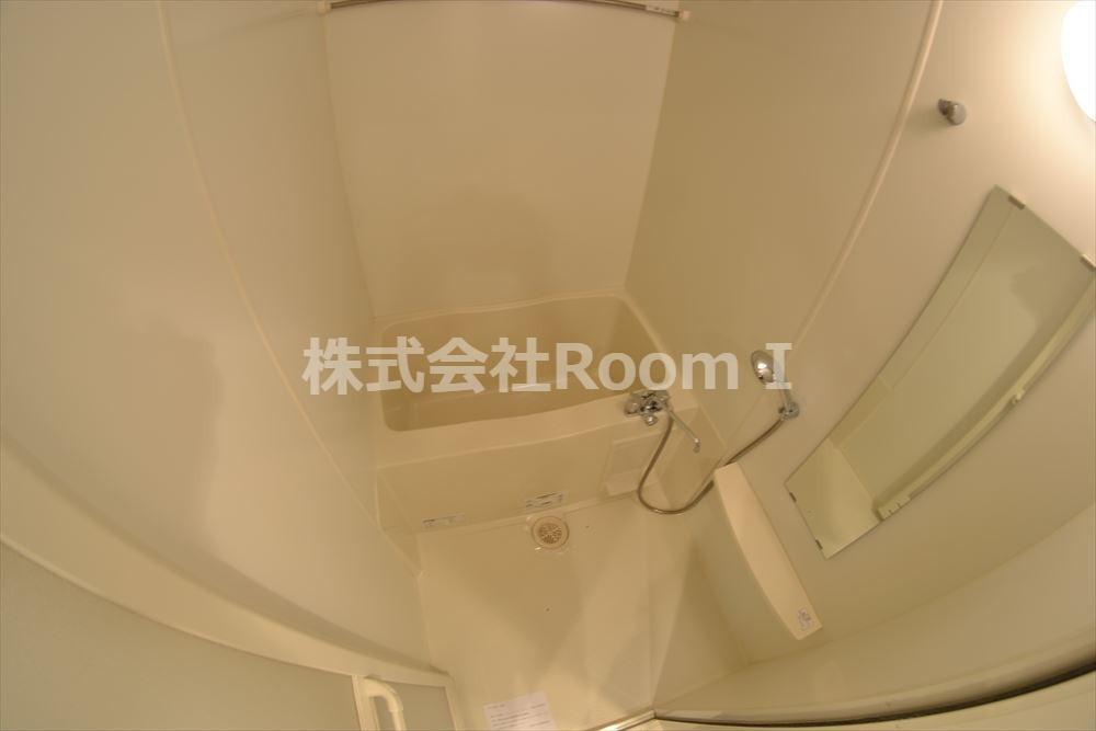 バス・シャワールーム　コンパクトで使いやすいお風呂です
