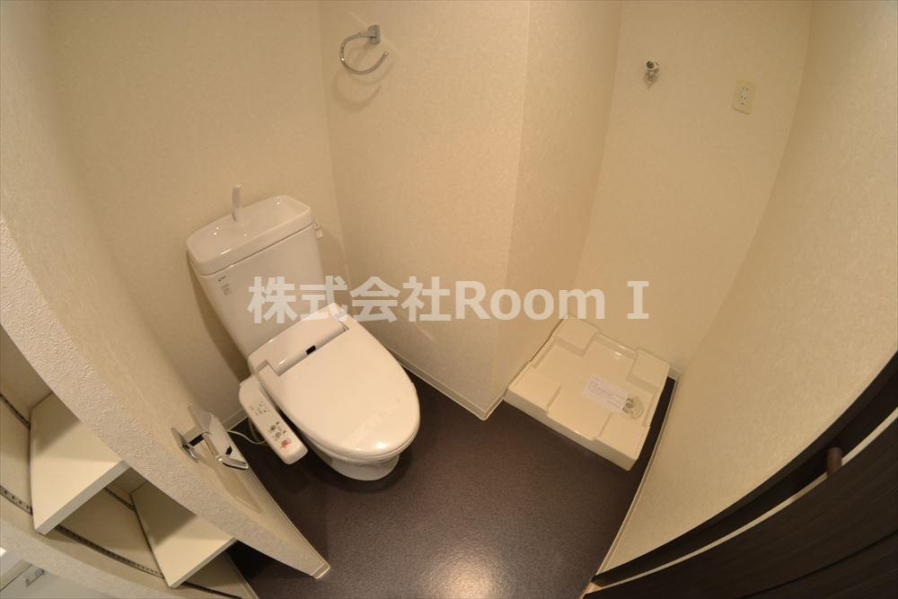 トイレ　落ち着いた色調のトイレです
