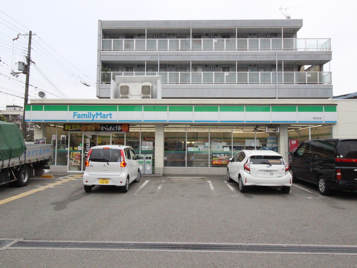 コンビニ　ファミリマート（コンビニ）まで80m