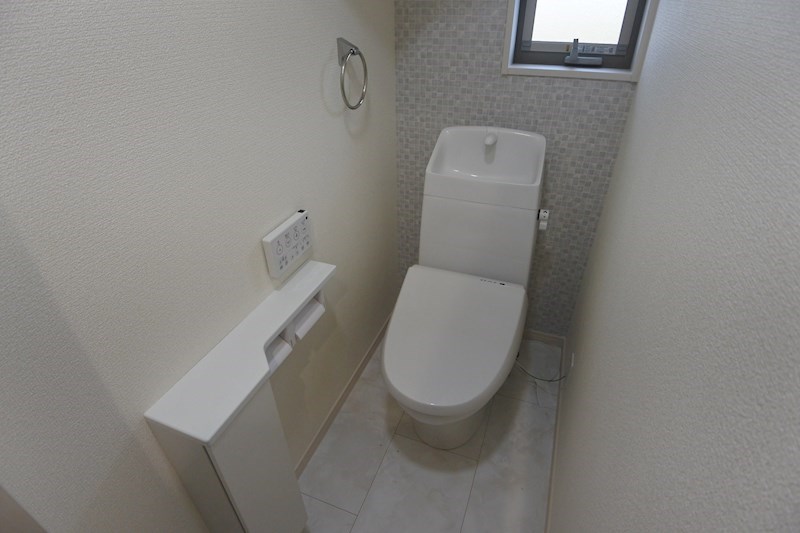 トイレ　1階　トイレって何故か落ち着くスペースですね
