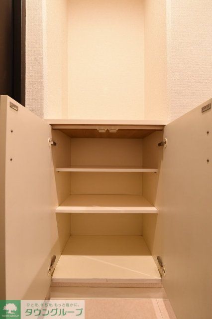 玄関　お問い合わせはタウンハウジング芝公園店まで