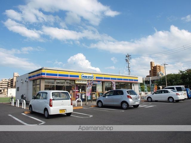 コンビニ　ミニストップ（コンビニ）まで614m