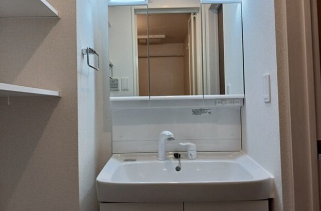洗面設備　別部屋参考写真です。