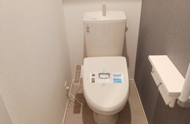 トイレ　別部屋参考写真です。