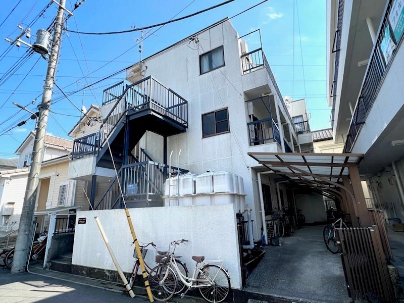 建物外観　獨協大学前駅徒歩１１分（８８０ｍ）