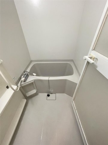 バス・シャワールーム　落ち着いた空間のお風呂です