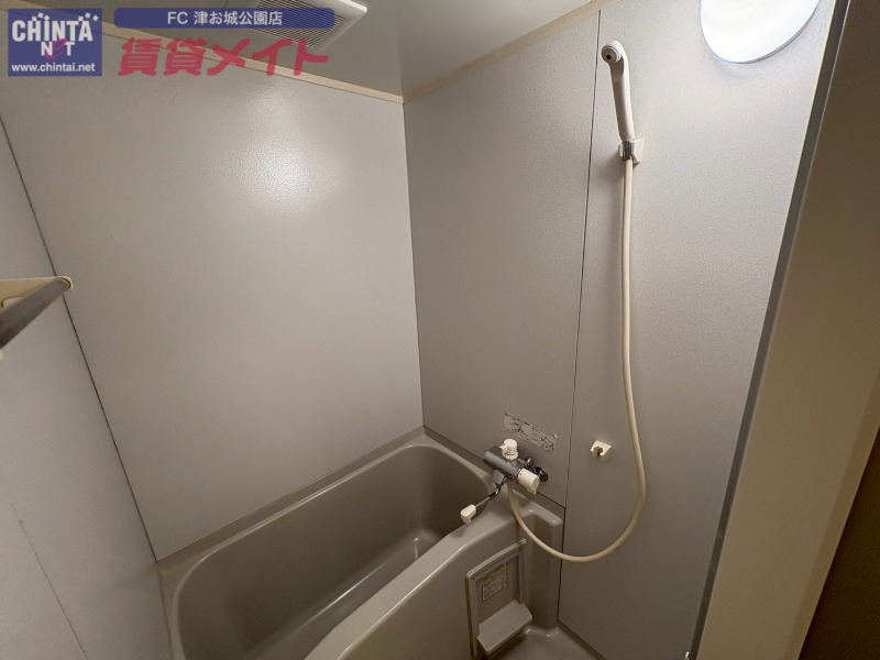 バス・シャワールーム　別部屋反転画像参考