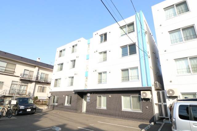 建物外観　鉄筋コンクリート４階建て！
