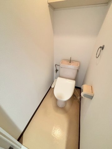 トイレ　別号室の写真です。ご参考までに
