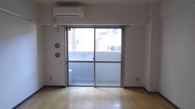居室・リビング　別号室参考写真