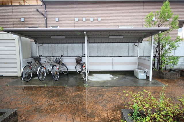 その他共有部分　駐輪場です♪
