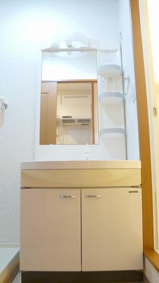 洗面設備　コンパクトで使いやすい洗面所