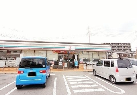 コンビニ　セブンイレブン伊勢崎昭和町店（コンビニ）まで240m