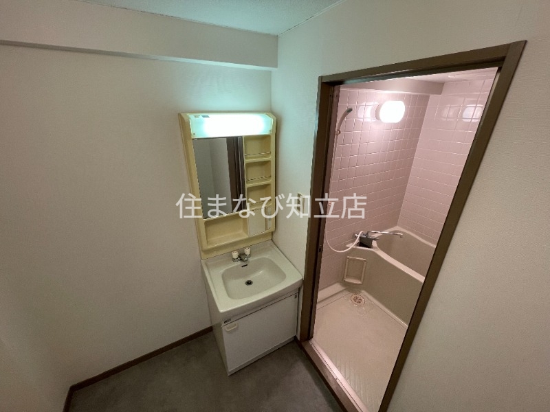 洗面設備　同型別部屋写真