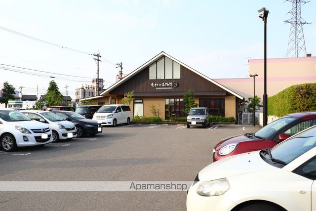 飲食店　むさしの森珈琲（飲食店）まで832m