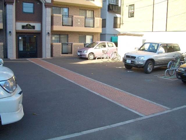 駐車場　駐車場