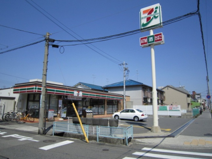 コンビニ　セブンイレブン（コンビニ）まで260m