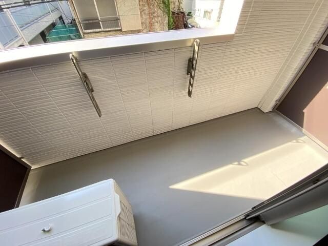 バルコニー　暖かな日差しのふりそそぐバルコニー